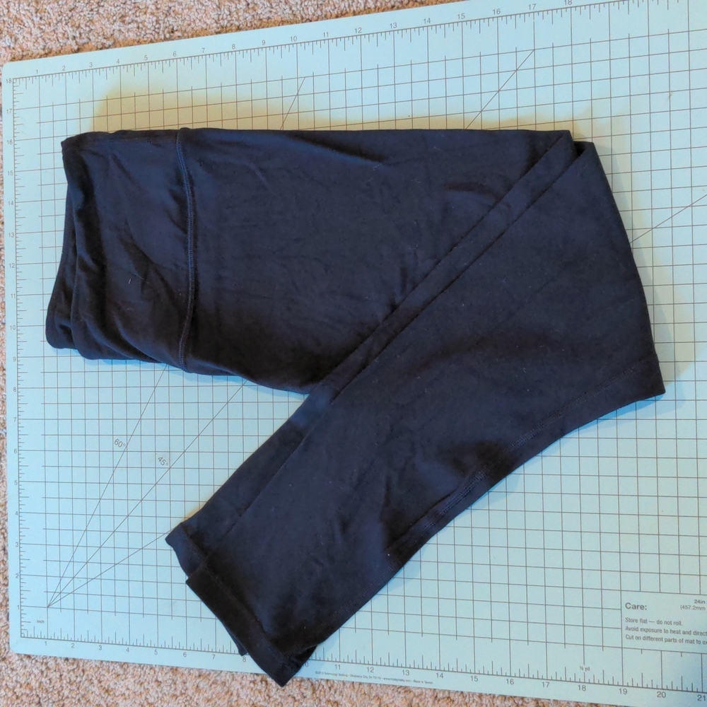 Athleta Elation 7/8 Thights. Navy size Medium